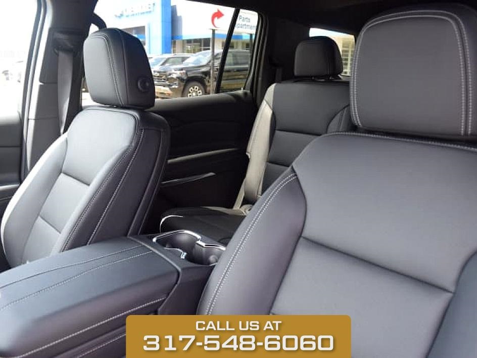 2025 Black Metallic Chevrolet Traverse LT FWD SUV