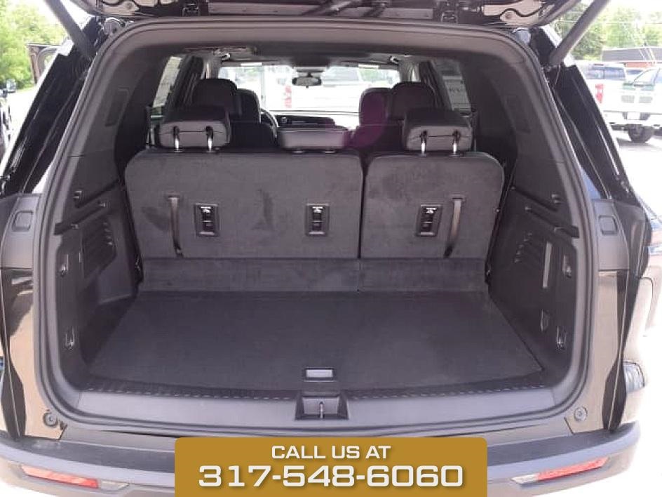 2025 Black Metallic Chevrolet Traverse LT FWD SUV
