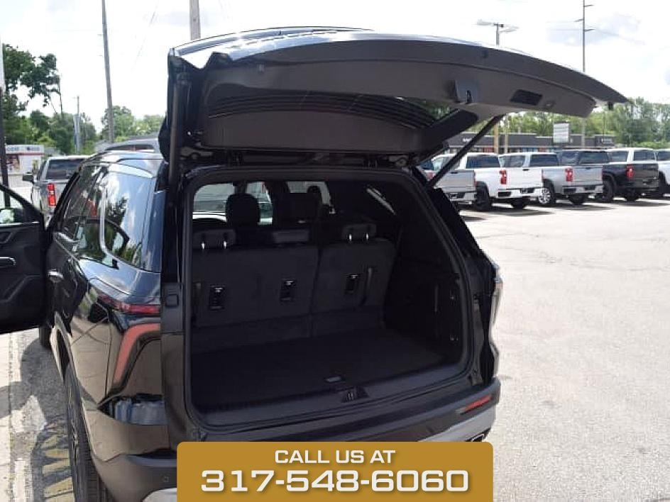 2025 Black Metallic Chevrolet Traverse LT FWD SUV