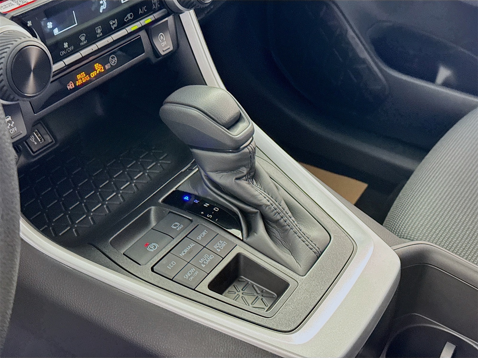 2025 Toyota RAV4 LE photo 10