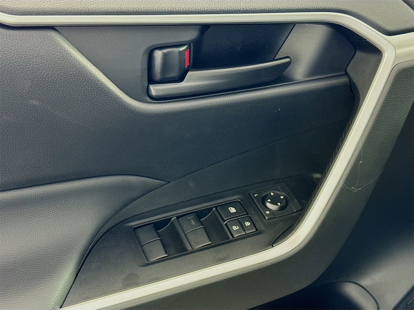 2025 Toyota RAV4 LE photo 14
