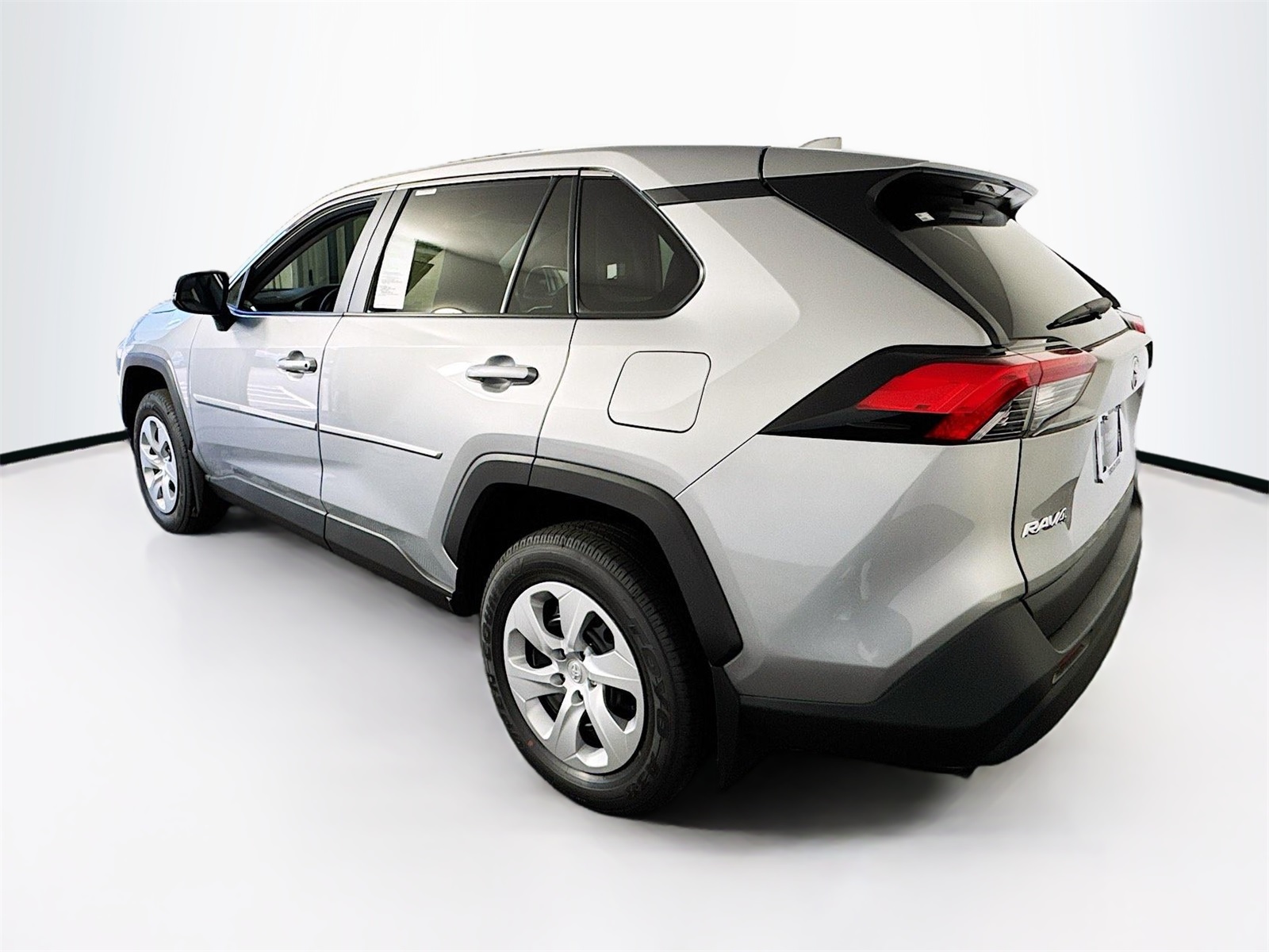 2025 Toyota RAV4 LE photo 4