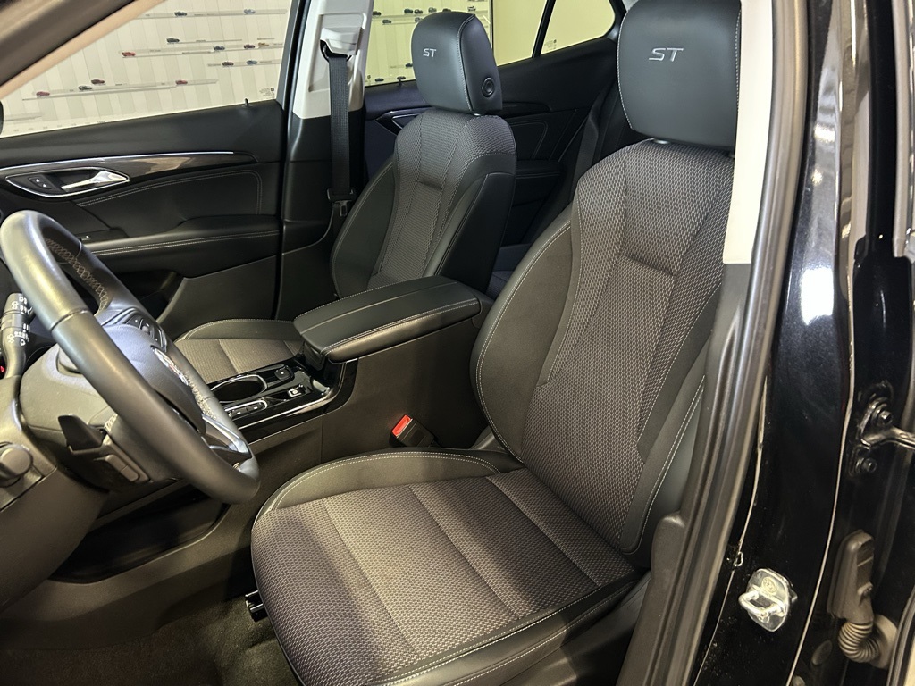 used 2022 Buick Envision car, priced at $23,399