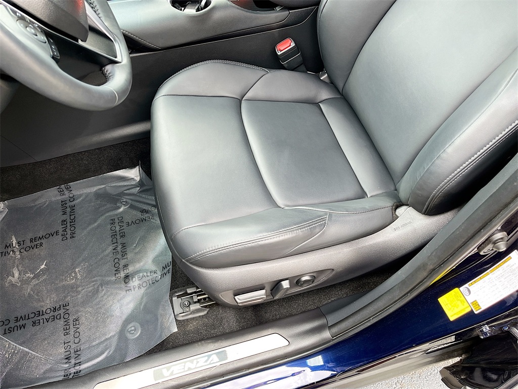 2024 Toyota Venza XLE photo 19