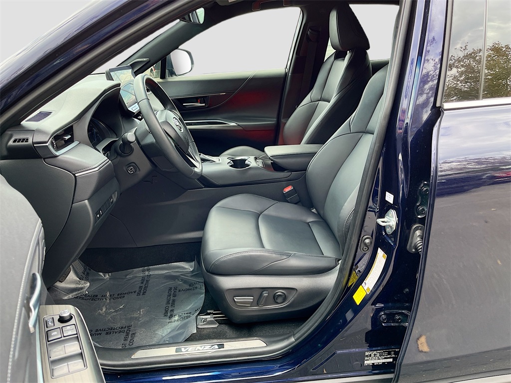 2024 Toyota Venza XLE photo 21
