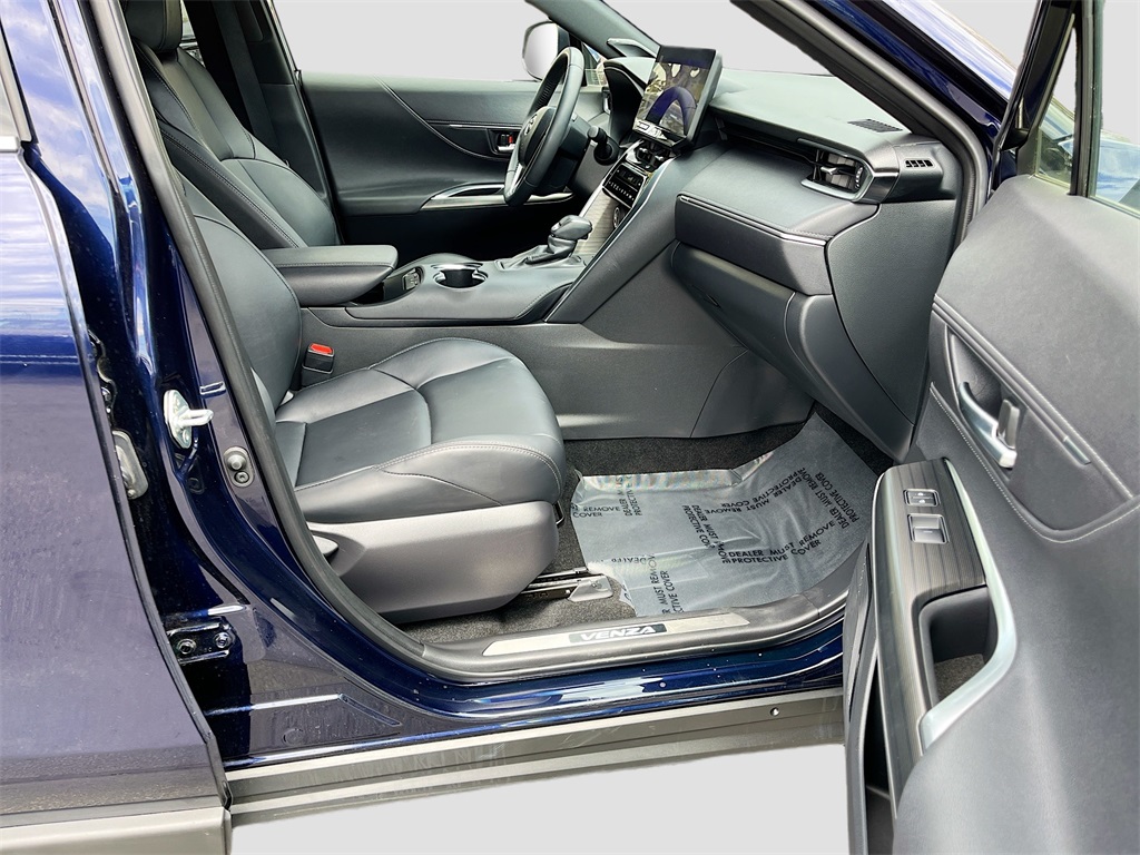 2024 Toyota Venza XLE photo 27