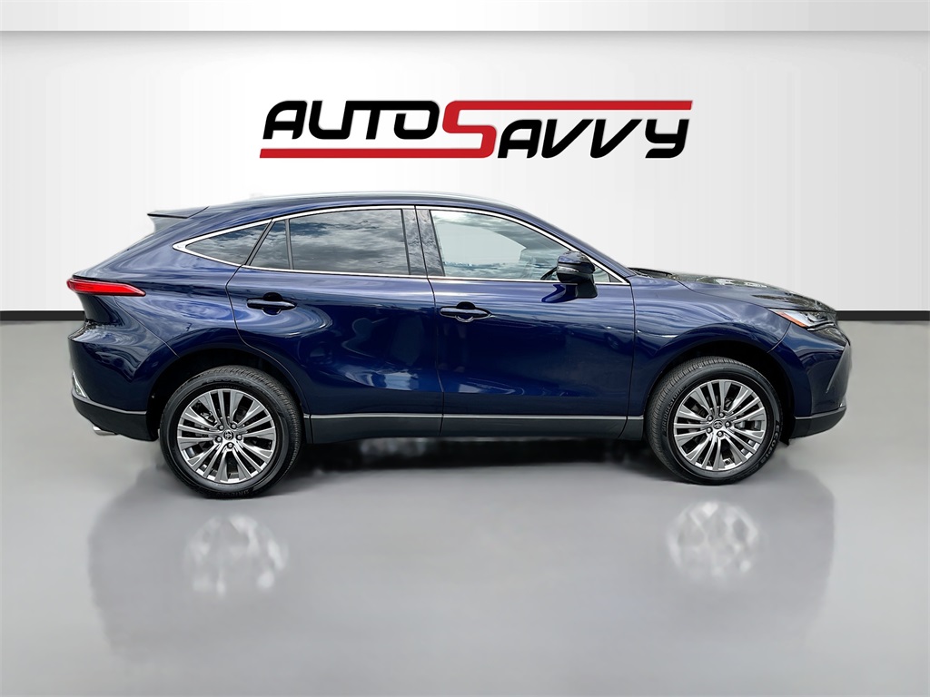 2024 Toyota Venza XLE photo 8