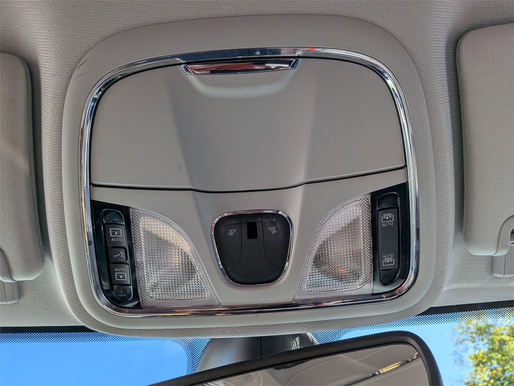 2019 Jeep Cherokee Limited photo 18