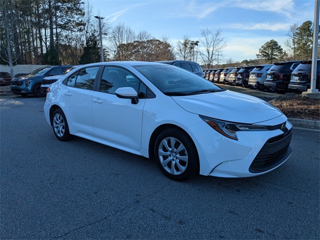2024 Toyota Corolla LE's photo