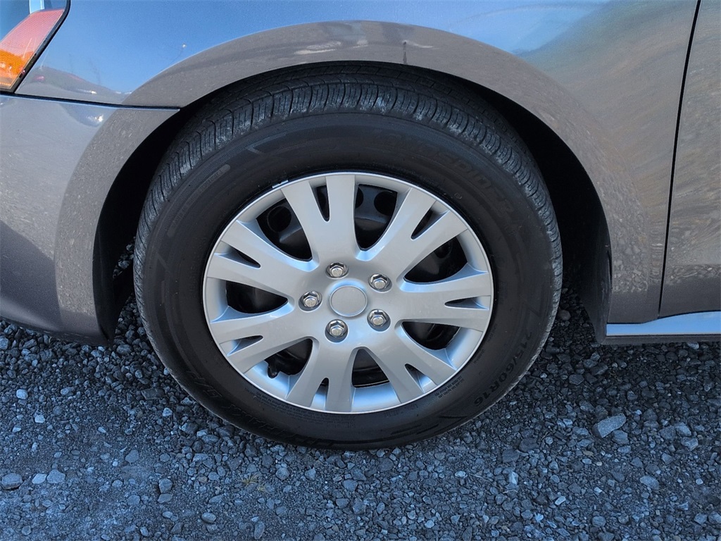 2015 Volkswagen Passat S photo 10
