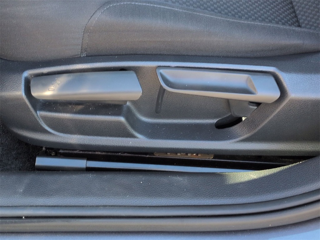 2015 Volkswagen Passat S photo 13