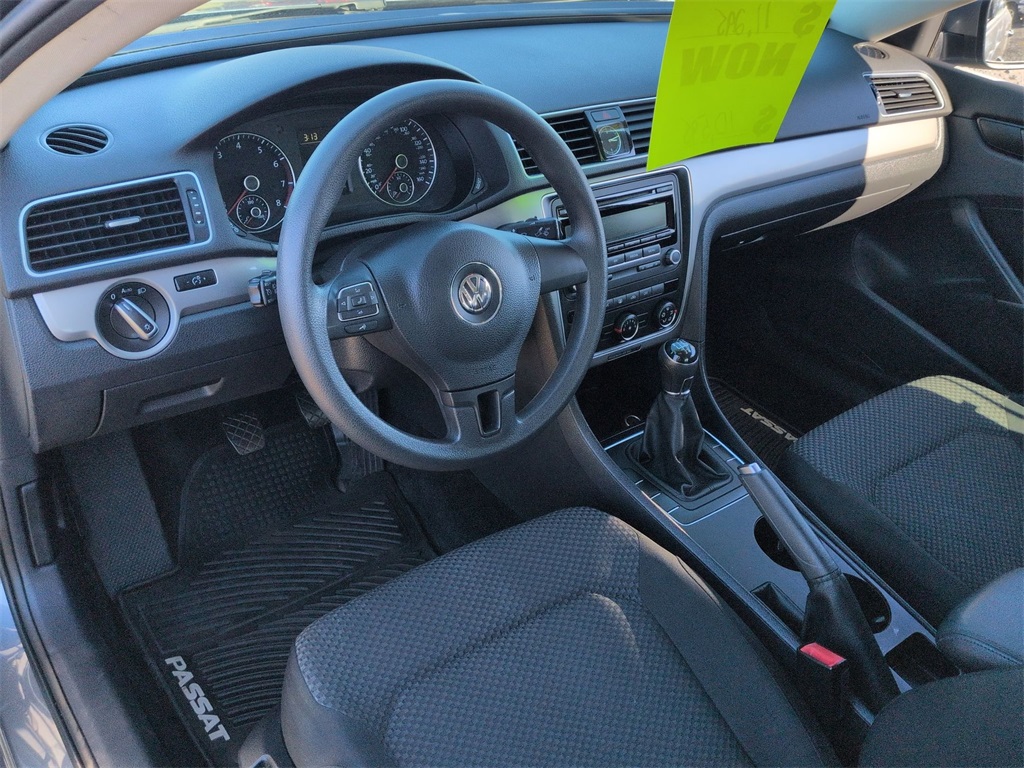 2015 Volkswagen Passat S photo 14