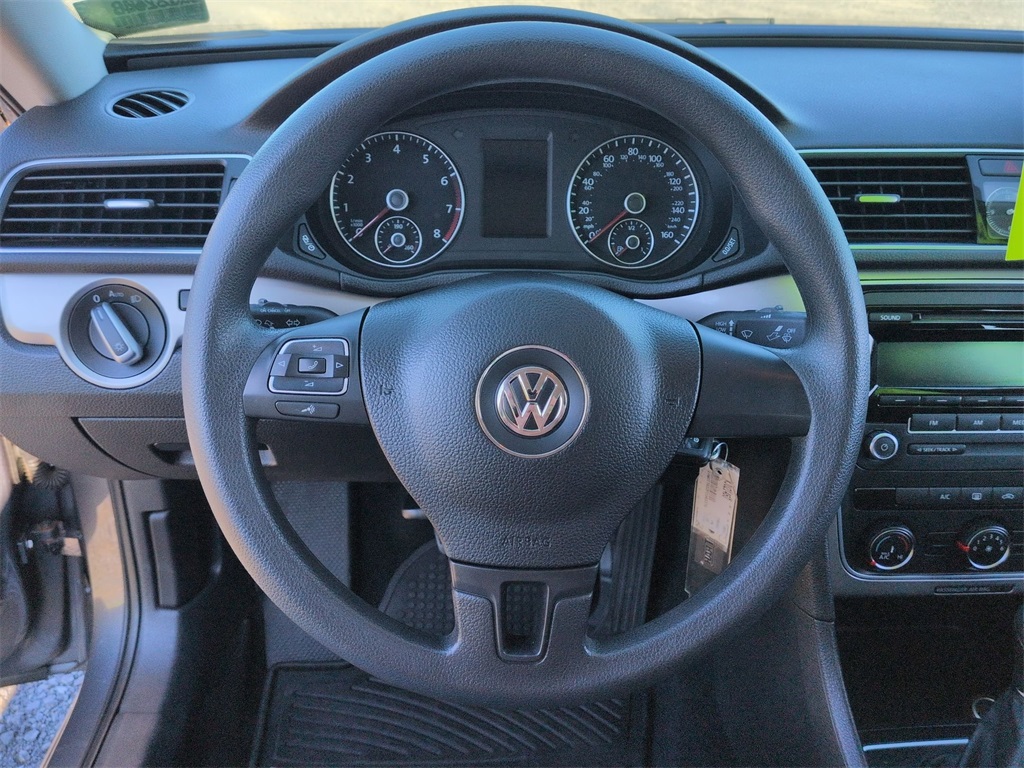 2015 Volkswagen Passat S photo 18