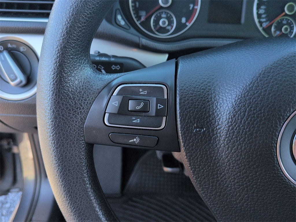 2015 Volkswagen Passat S photo 19