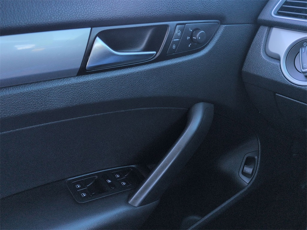 2015 Volkswagen Passat S photo 27