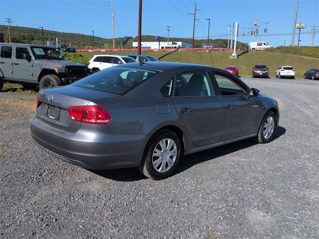 2015 Volkswagen Passat S photo 3