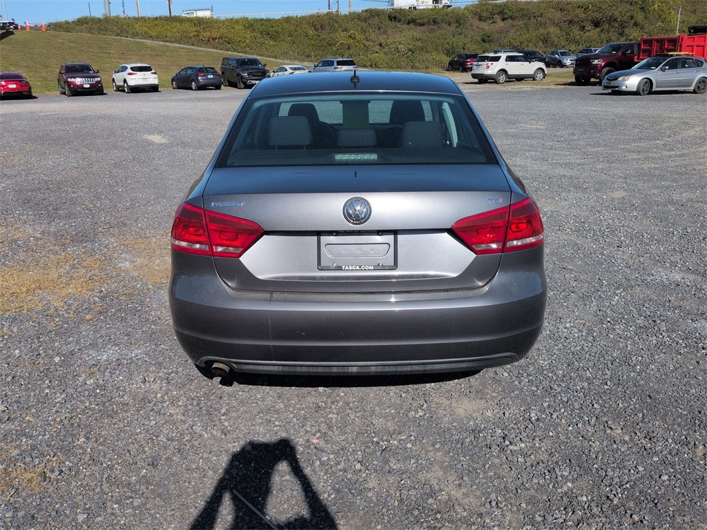 2015 Volkswagen Passat S photo 4
