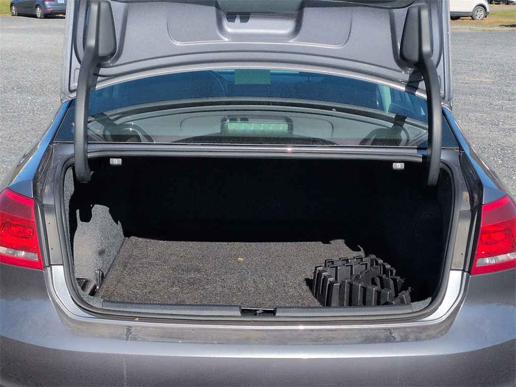 2015 Volkswagen Passat S photo 5