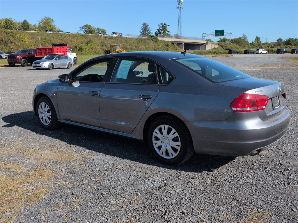 2015 Volkswagen Passat S photo 6