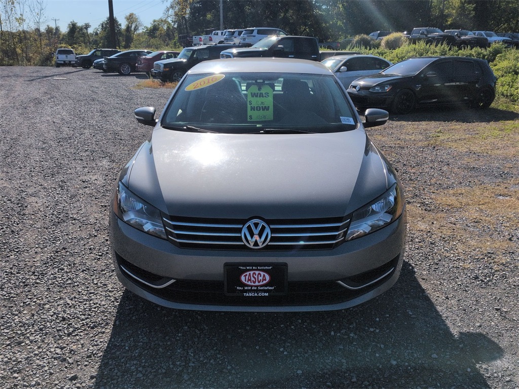 2015 Volkswagen Passat S photo 9