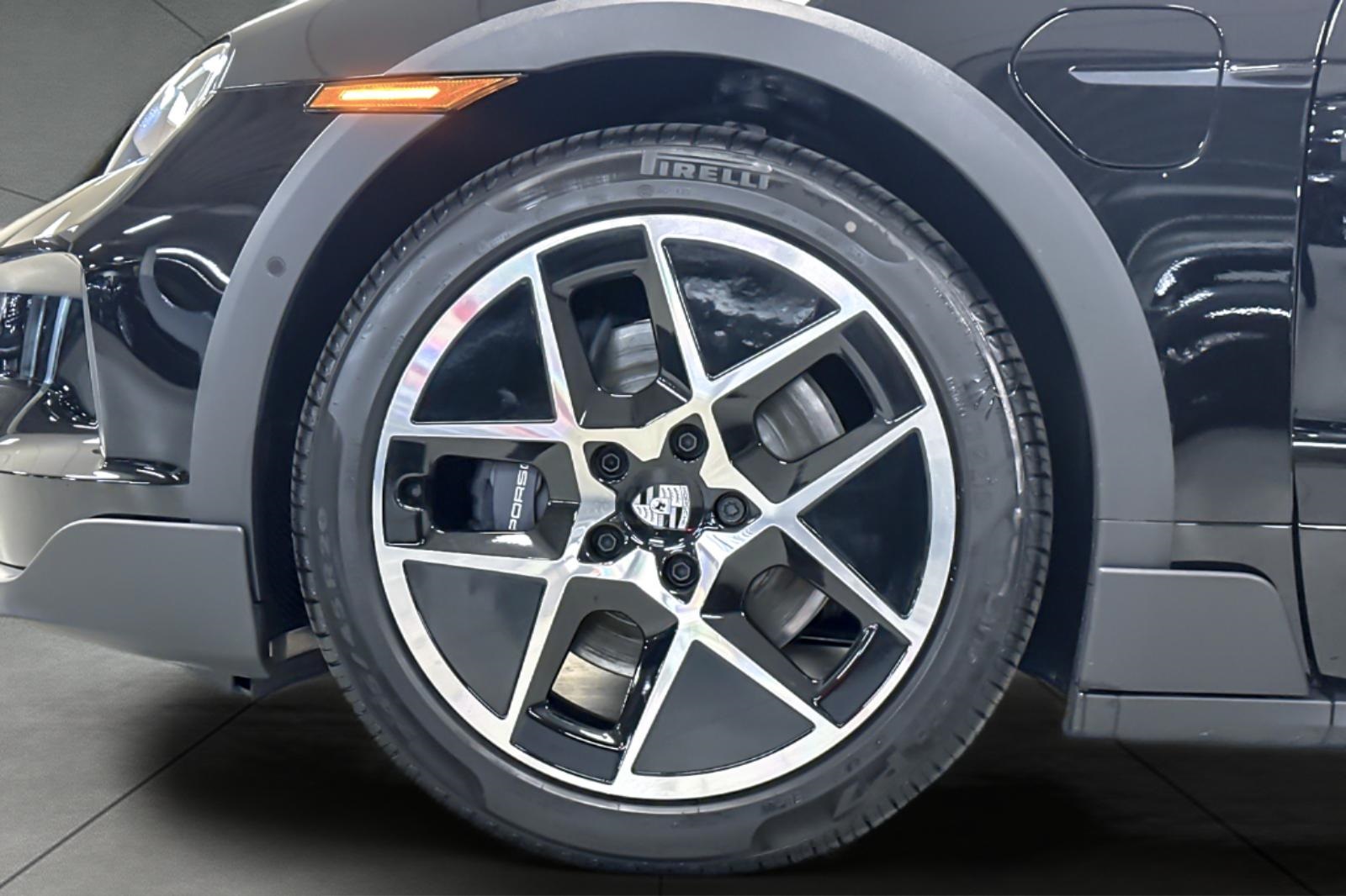 2025 Porsche Taycan 4 Cross Turismo photo 12