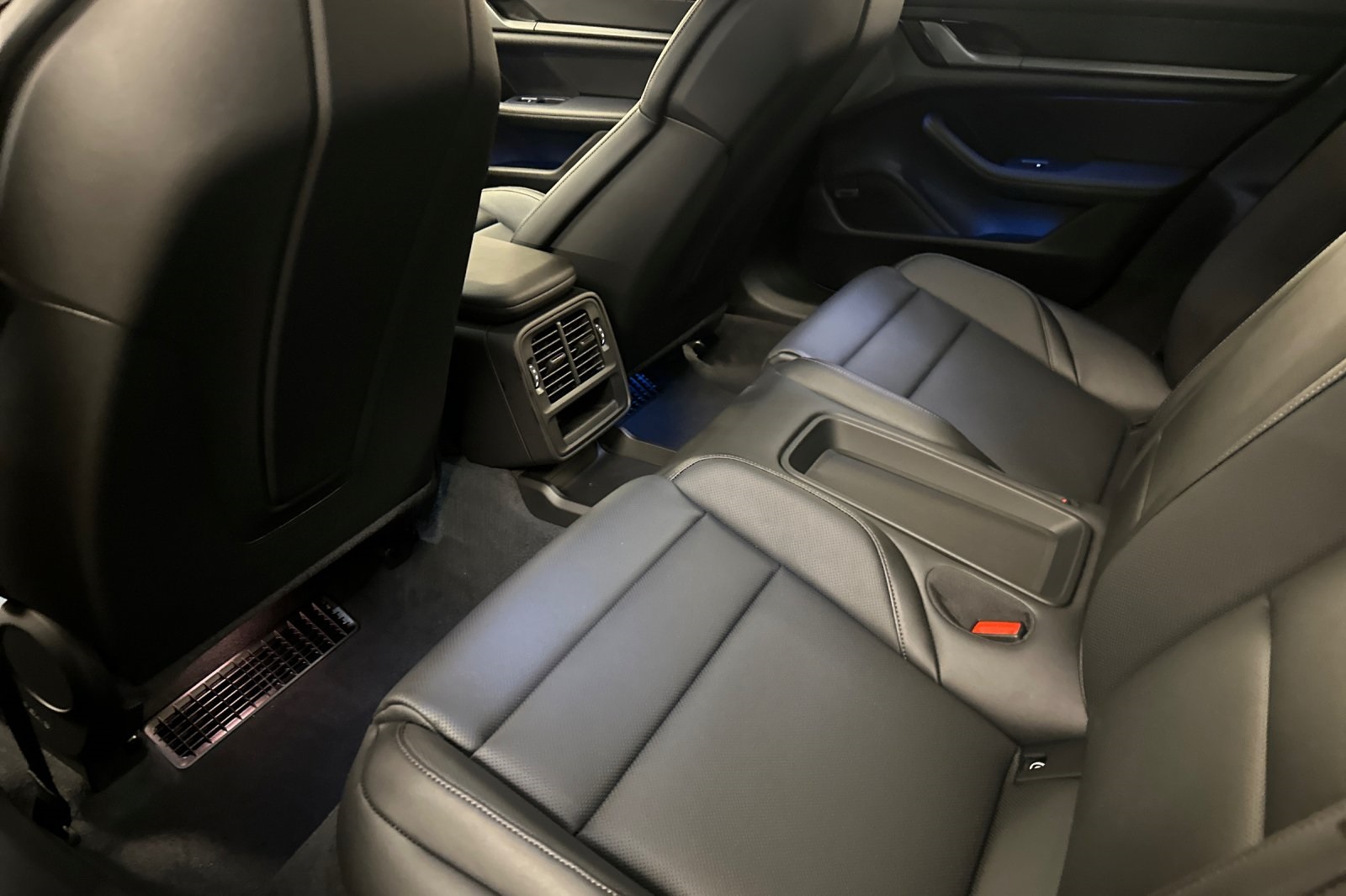 2025 Porsche Taycan 4 Cross Turismo photo 14