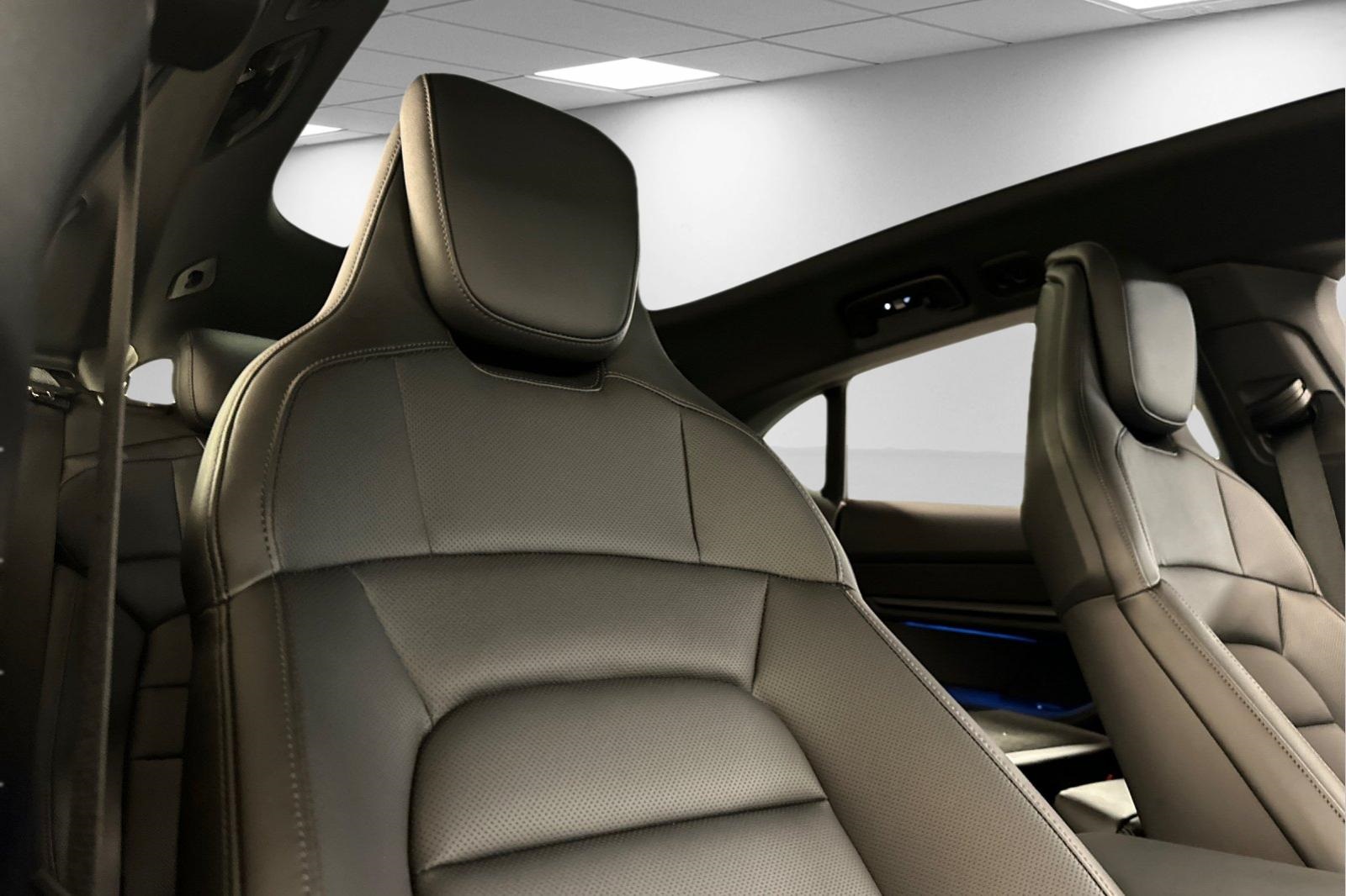 2025 Porsche Taycan 4 Cross Turismo photo 18