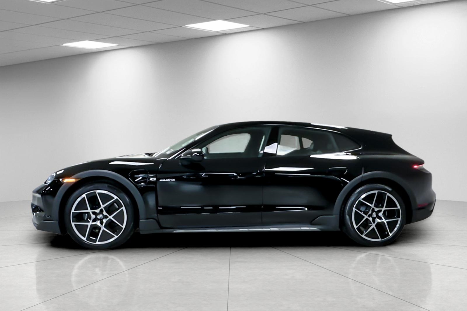 2025 Porsche Taycan 4 Cross Turismo photo 2