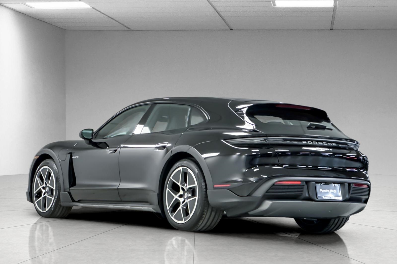 2025 Porsche Taycan 4 Cross Turismo photo 3