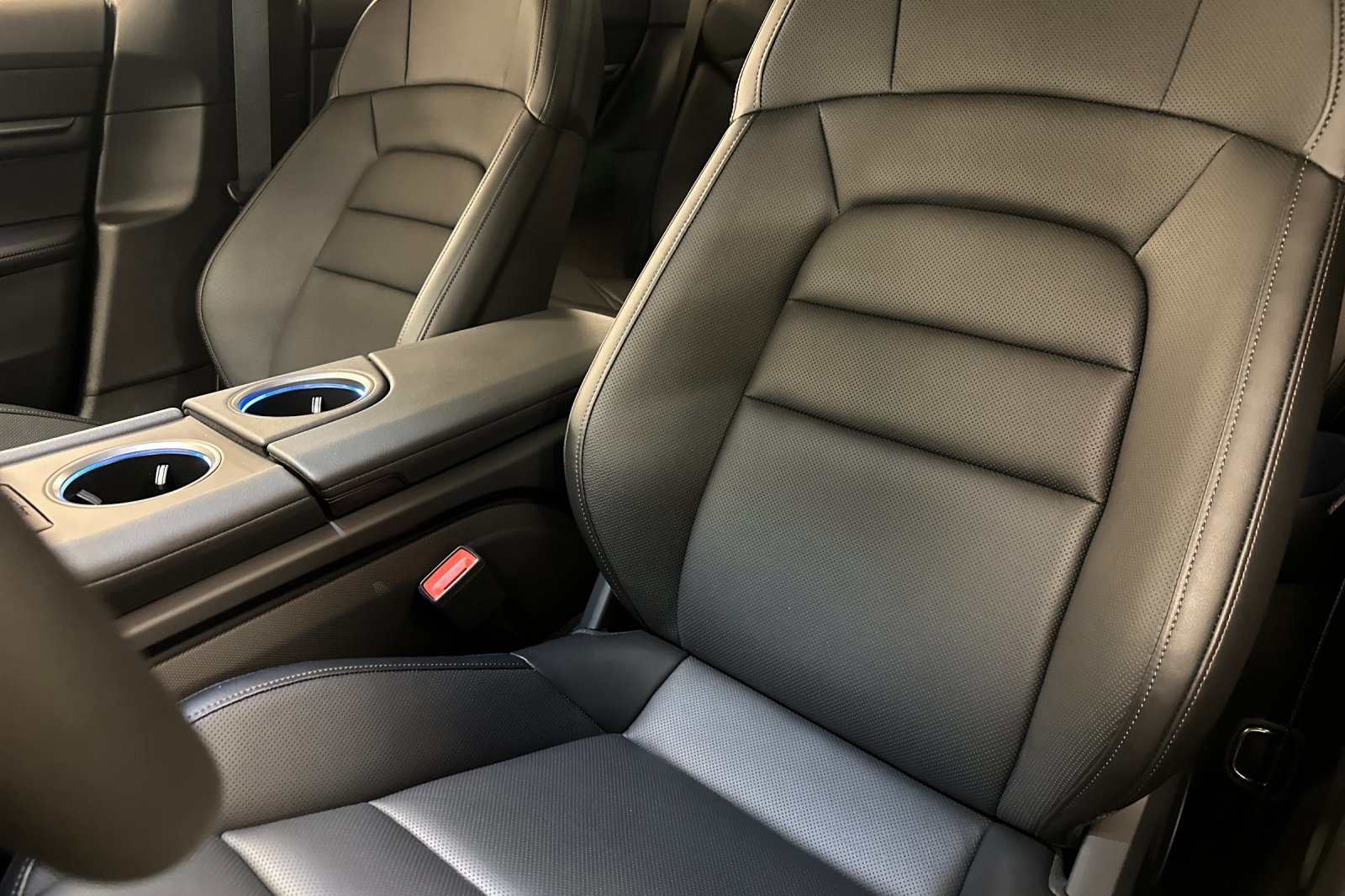 2025 Porsche Taycan 4 Cross Turismo photo 5