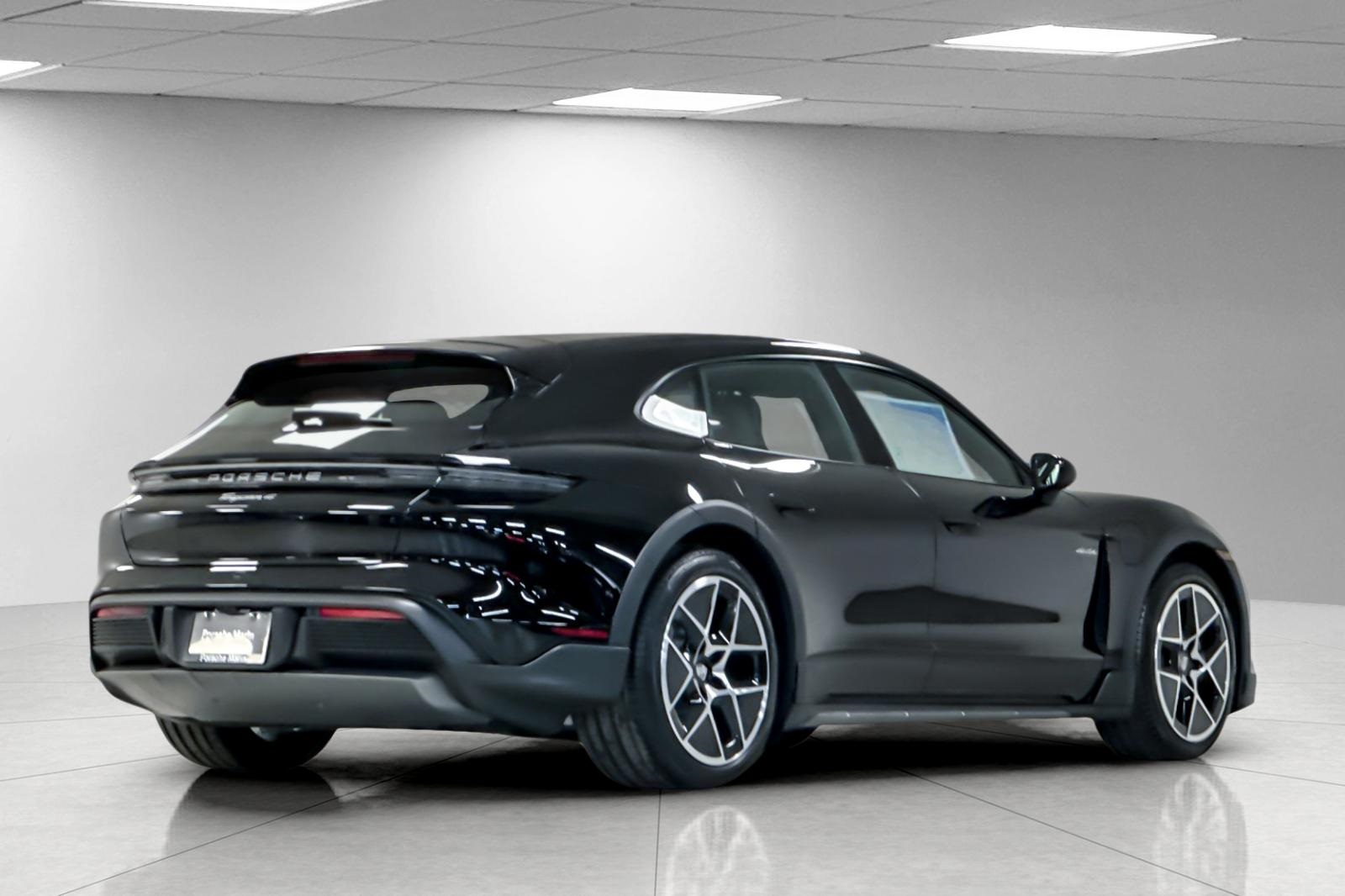 2025 Porsche Taycan 4 Cross Turismo photo 8