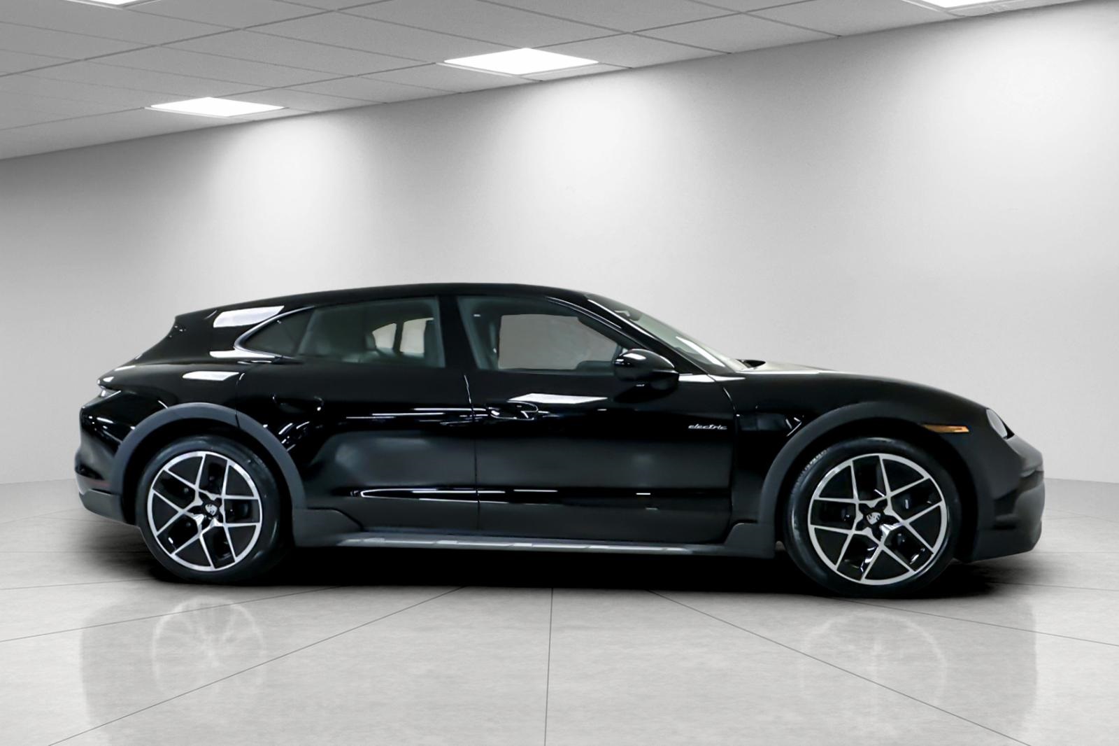 2025 Porsche Taycan 4 Cross Turismo photo 9