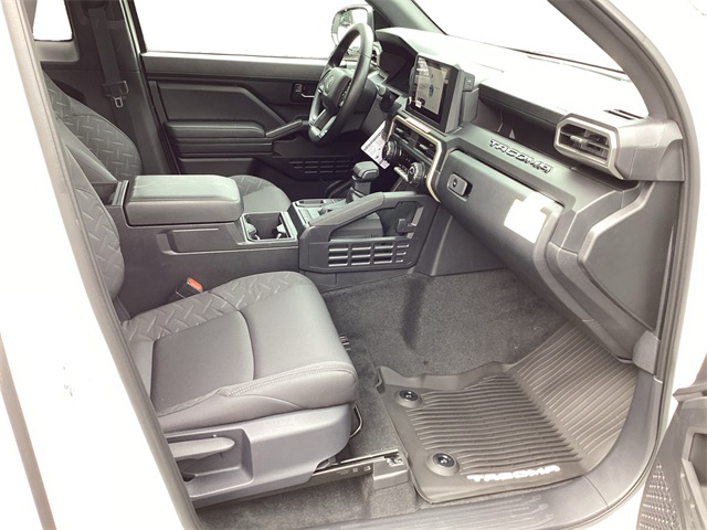 2025 Toyota Tacoma SR XtraCab photo 14