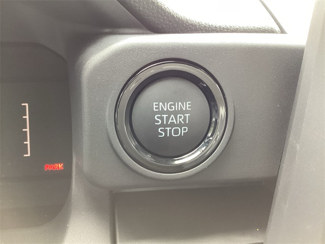 2025 Toyota Tacoma SR XtraCab photo 18