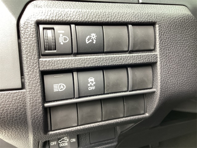 2025 Toyota Tacoma SR XtraCab photo 22