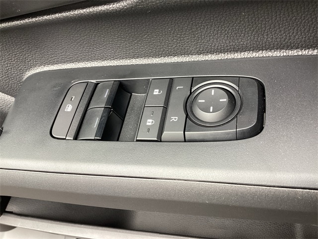 2025 Toyota Tacoma SR XtraCab photo 25