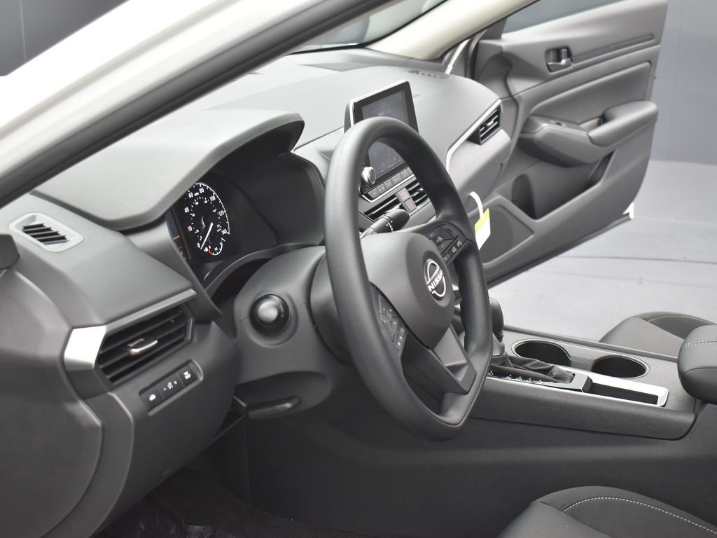 2025 Nissan Altima 2.5 S photo 6