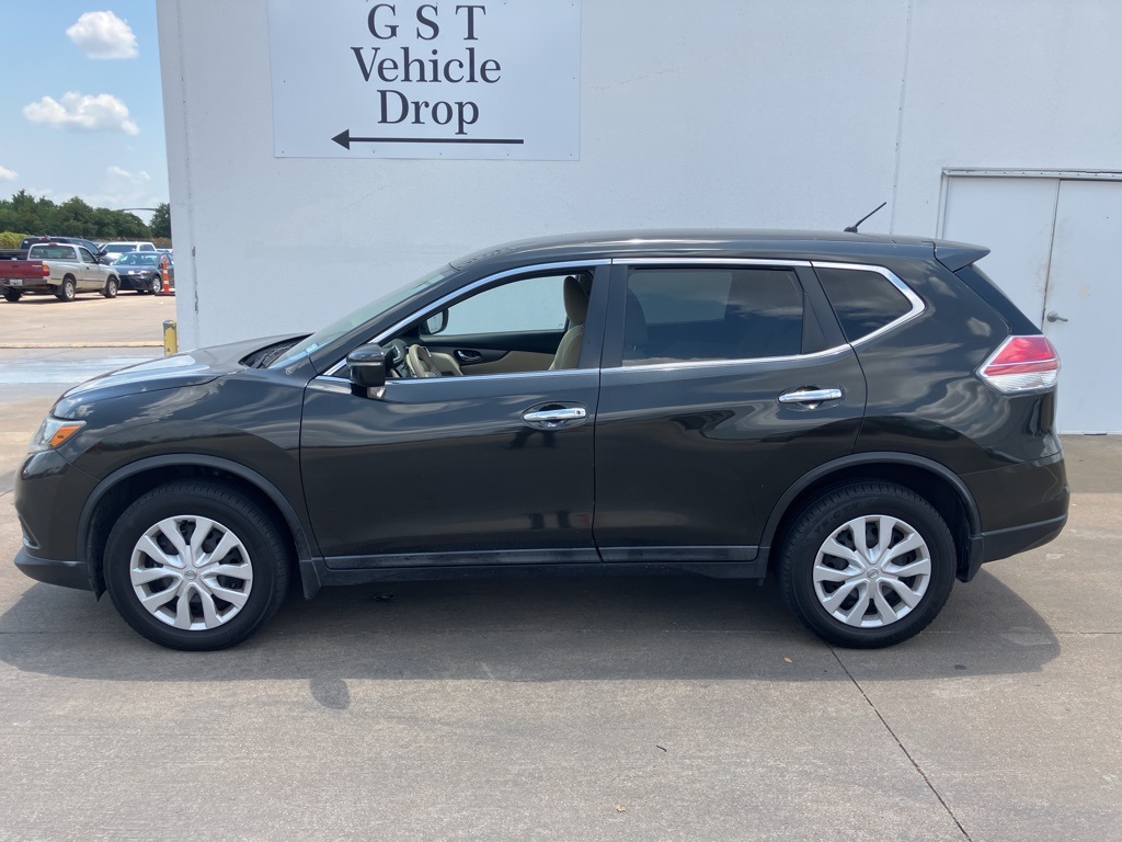 Used 2015 Nissan Rogue S with VIN 5N1AT2MK4FC770286 for sale in Katy, TX