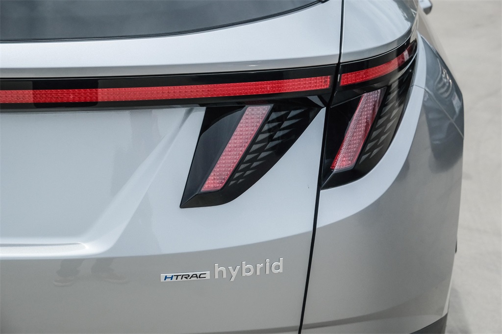 2025 Hyundai Tucson Hybrid Limited photo 3