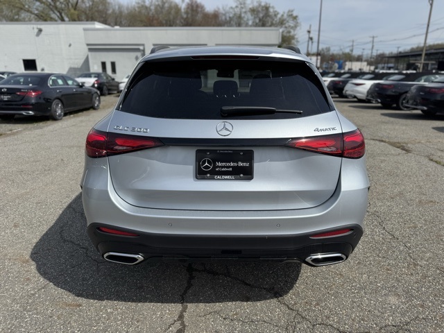2025 Mercedes Benz GLC 300 4MATIC photo 3