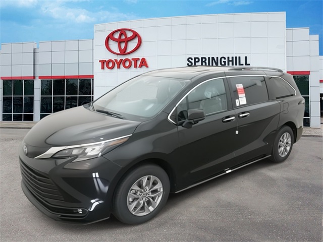 2026 Toyota Sienna XLE's photo