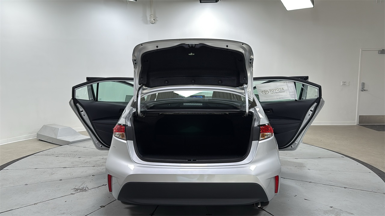 2026 Toyota Corolla LE photo 16