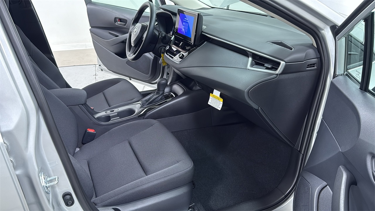 2026 Toyota Corolla LE photo 18