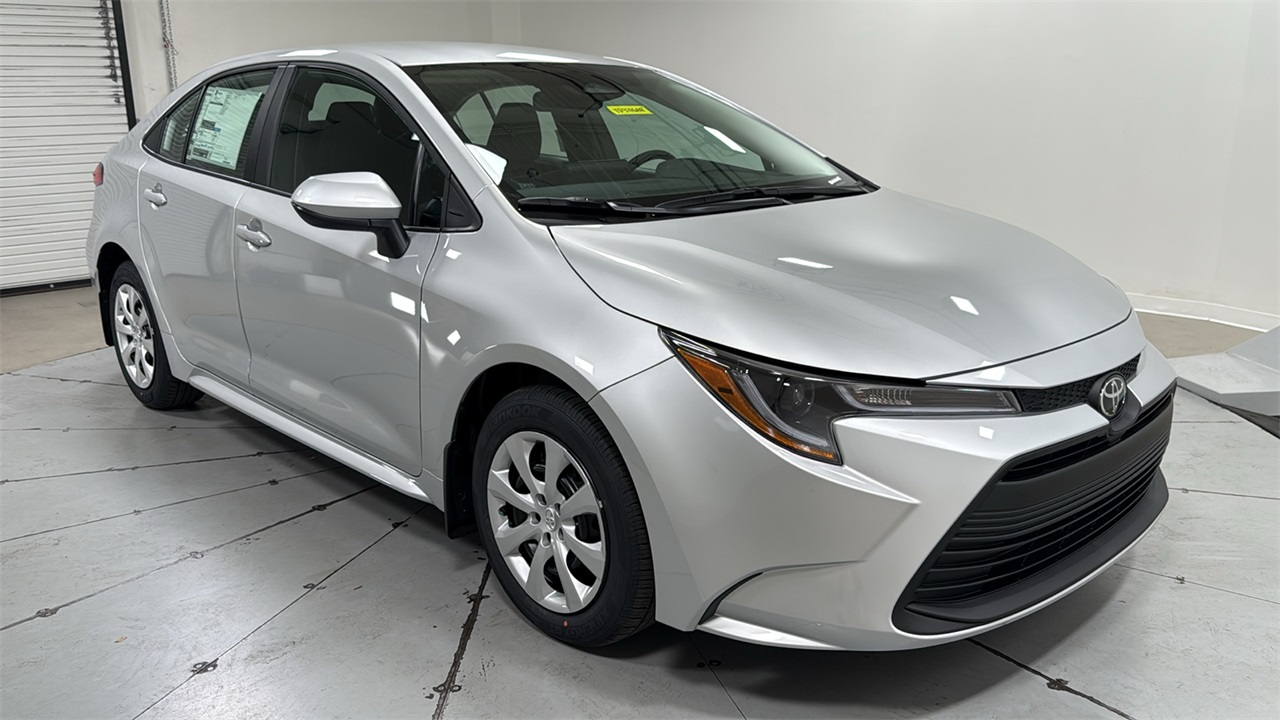 2026 Toyota Corolla LE photo 3