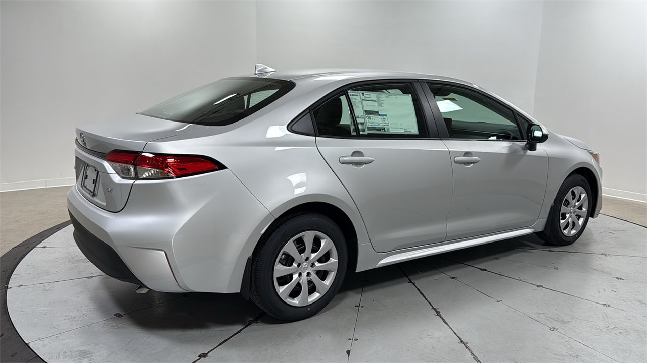 2026 Toyota Corolla LE photo 5