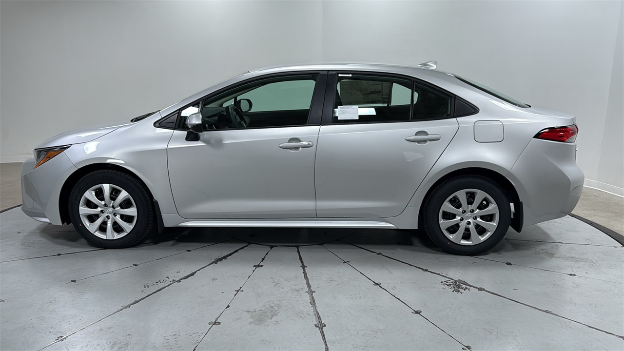 2026 Toyota Corolla LE photo 8