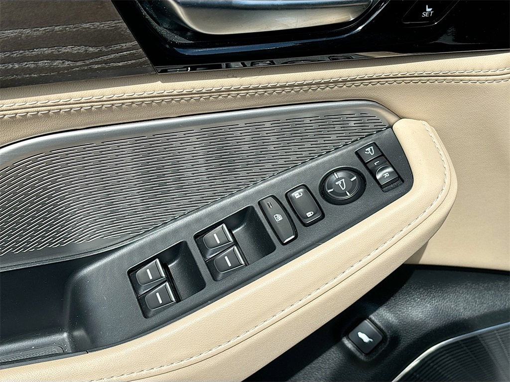 2023 Acura MDX SH-AWD Advance photo 18