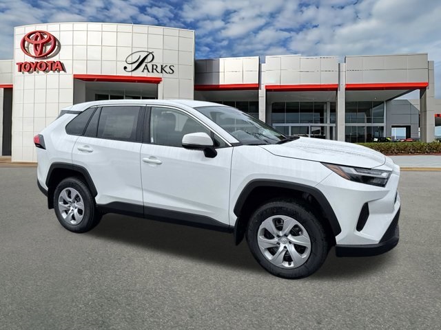 2025 Toyota RAV4 LE's photo