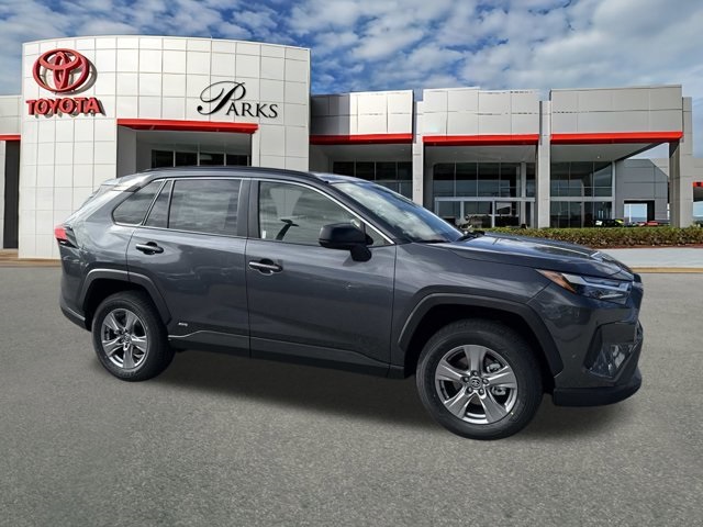 2025 Toyota RAV4 LE's photo