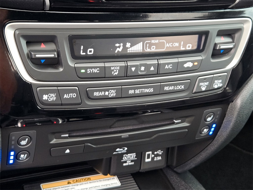 2022 Honda Pilot Black Edition photo 17